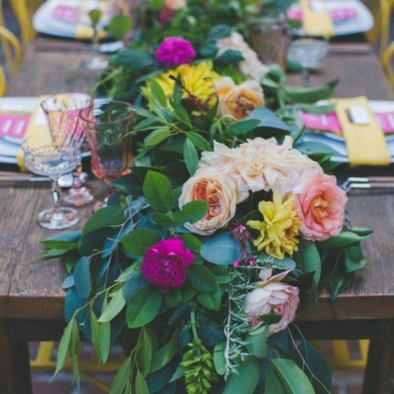 ゲストテーブル装飾に葉っぱやお花のランナーを！ | 【ガーランド 